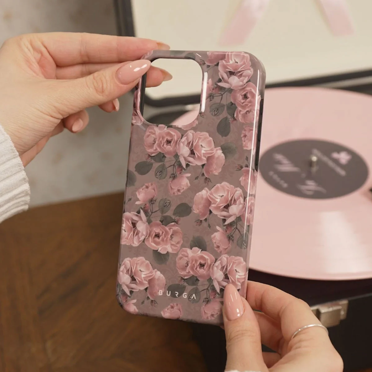 Vintage Glamour - iPhone 17e Case - Image 5